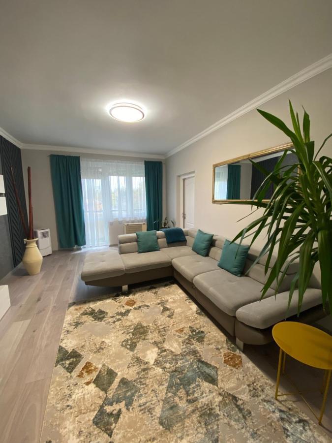 Oliaparman Apartment Eger Bagian luar foto