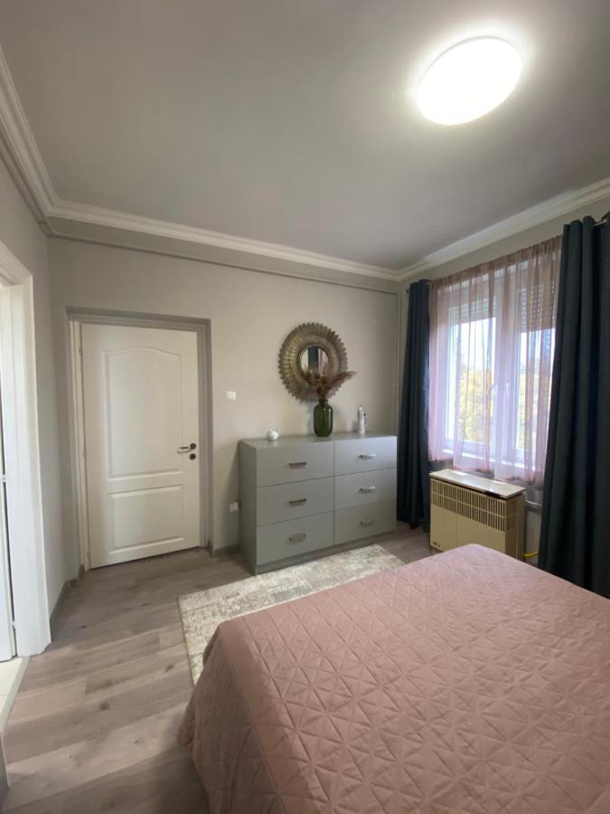 Oliaparman Apartment Eger Bagian luar foto