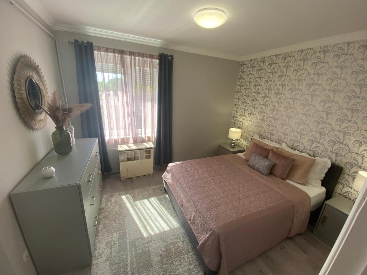 Oliaparman Apartment Eger Bagian luar foto