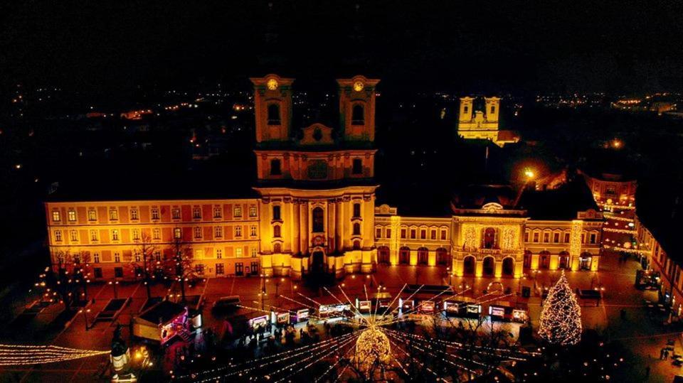 Oliaparman Apartment Eger Bagian luar foto