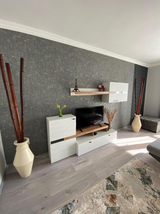 Oliaparman Apartment Eger Bagian luar foto